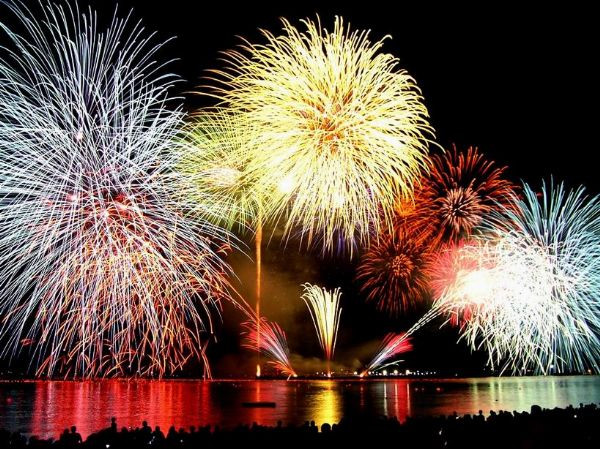 Bắn pháo hoa đón Giao thừa tại Công viên Bạch Đằng, TP Hải Dương thời gian từ 23h15 ngày 21/1 (tức ngày 30 tháng chạp năm Nhâm Dần)