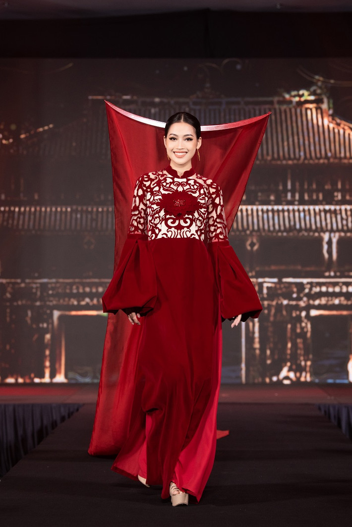 Á hậu Minh Thư.