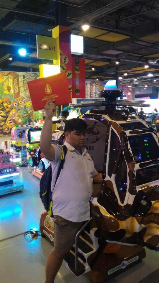 Bộ ảnh cùng dòng chú thích "Tôi đã tốt nghiệp" của nam sinh này hiện được hơn 15.000 chia sẻ trên Facebook.