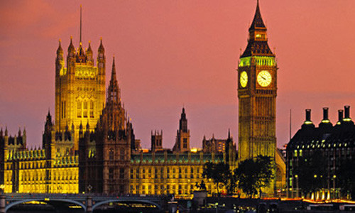 Tháp chuông đồng hồ Big Ben là biểu tượng nổi tiếng ở London, Anh. Điều đặc biệt là tên thật tòa tháp này không phải là Big Ben mà là Elizabeth. Thực ra, Big Ben là tên của quả chuông lớn được treo bên trong tháp nặng 13 tấn và có tên gọi là Great Bell.
