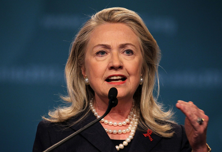 Trước đó, năm 12 tuổi, ứng viên tổng thống Mỹ Hillary Clinton đã viết thư cho NASA hỏi thông tin về việc trở thành một nữ phi hành gia. Bà nhận được câu trả lời rằng đó là công việc dành cho đàn ông.