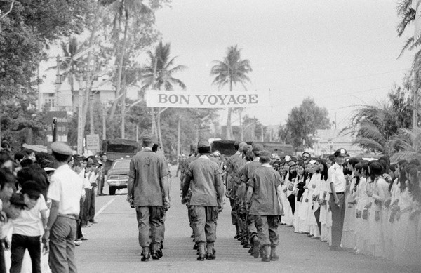 Hình ảnh từng nhóm binh sĩ Mỹ rời Đà Nẵng ngày 26/3/1973 sau khi Hiệp định Paris được ký ngày 27/1/1973.