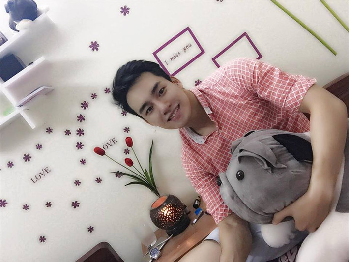 Lợi thế ngoại hình cũng giúp ích anh chàng rất nhiều trong công việc cũng như được nhiều khách hàng nhớ tới. Ảnh: FBNV.