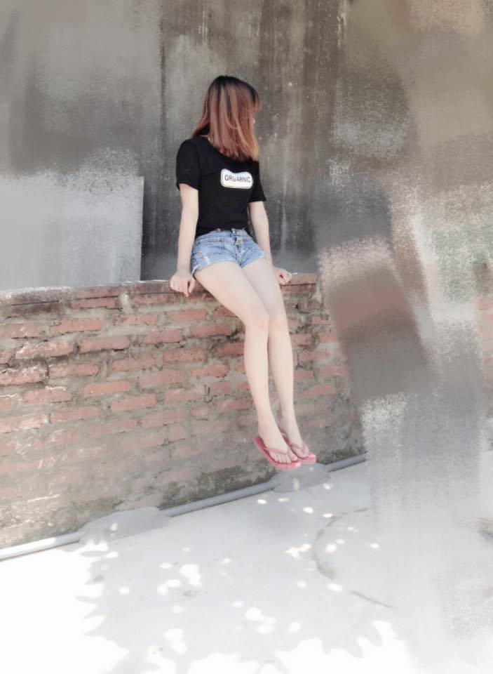 Tuy nhiên sau khi bị dân tình chỉ trích gay gắt, T.T tỏ ra khá bức xúc và quyết định tố ngược lại L.Tôm's. Cô nàng T.T khẳng định chị L (L.Tôm's) mới là người ở bẩn và căn phòng bẩn thỉu đó là phòng của L chứ không phải của T.