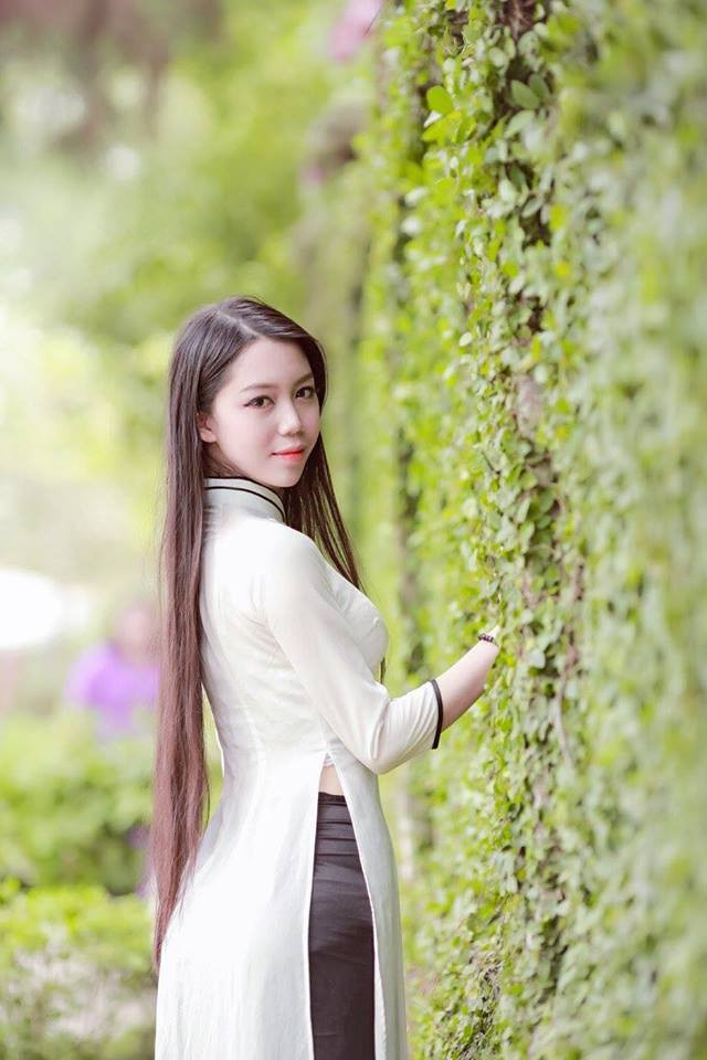 Cô nàng xuất hiện nổi bật trong nhiều bộ ảnh nghệ thuật. Ảnh: FBNV, Vuong Vu Viet.