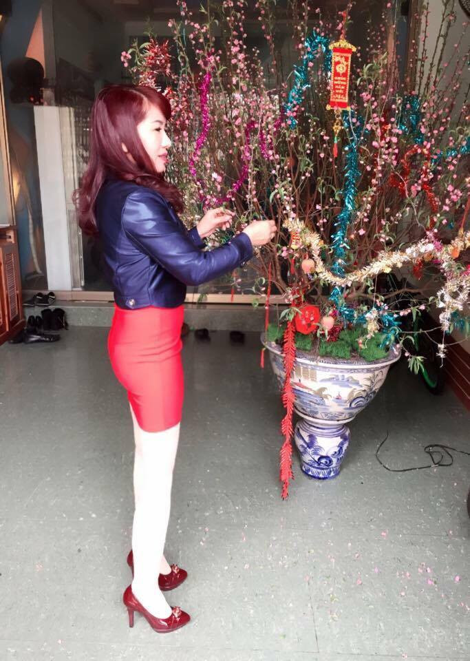 Ngược lại, theo chia sẻ của Hồng Liên thì cô Hồng còn ngủ rất ít. "Vì bận rộn công việc của công ty nên mẹ phải rời khỏi nhà từ 4-5h sáng, tối về phải lo cho hai con trai đến 1-2h sáng mới đi ngủ", Liên kể.