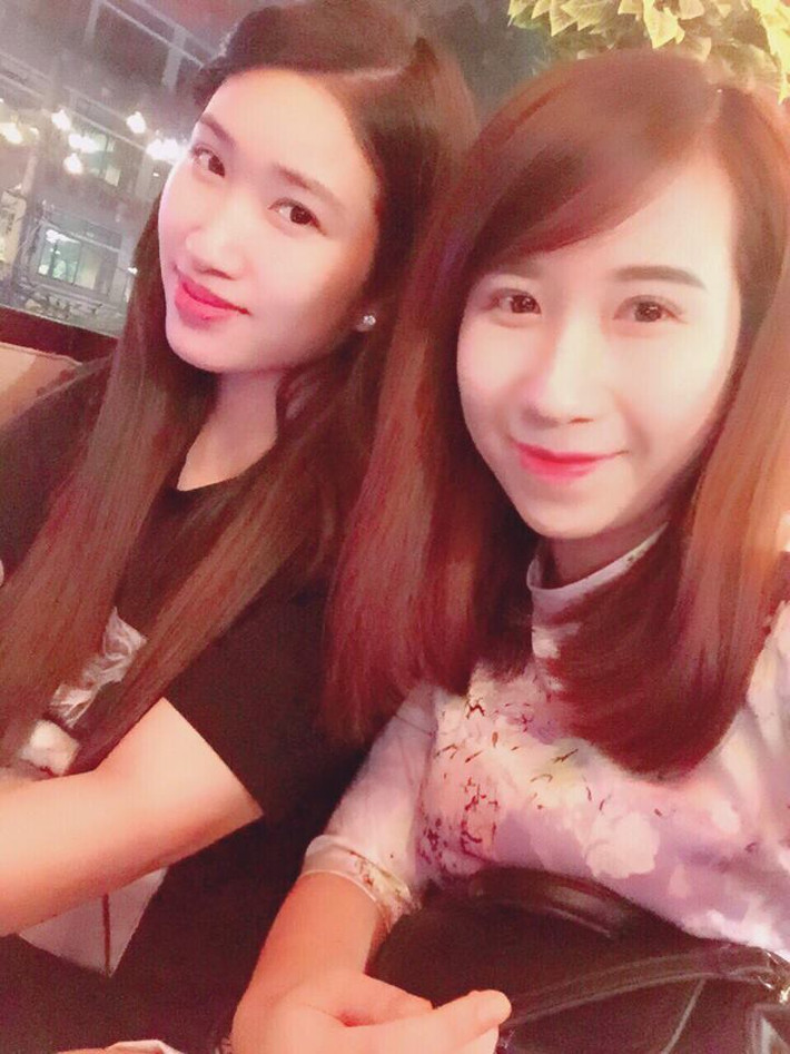 Hai chị em Liên được thừa hưởng nét xinh đẹp của mẹ. Liên và chị gái đều đã lập gia đình và có con.