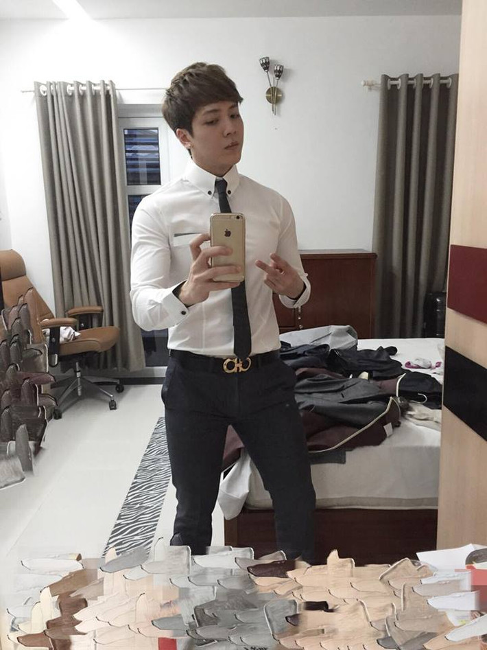 Được biết, anh chàng hot boy đẹp trai như tài tử này có tên Phạm Tùng Anh, 30 tuổi, đến từ TP HCM.