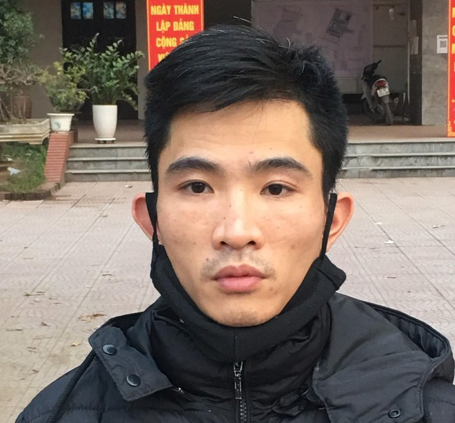 Trong quá trình sinh sống, Huyên thường xuyên hành hạ bé A. Từ 9/2021 tới nay, Huyên đã 4 lần hành hạ cháu A. bằng nhiều thủ đoạn khác nhau như bắt nuốt đinh, đánh gãy tay và đóng đinh vào vùng đầu cháu A. Sau các lần bị hành hạ, cháu A đều phải nhập viện cấp cứu.