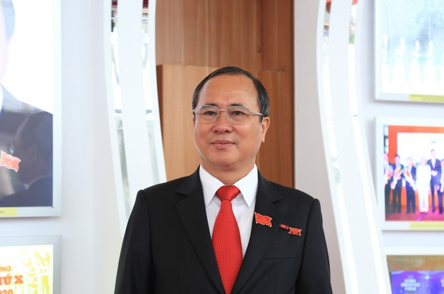 Đáng chú ý, đánh giá về hành vi của ông Trần Văn Nam, kết luận điều tra bổ sung cho rằng bị can đã nhận thức được nội dung đề xuất của Cục thuế tỉnh Bình Dương áp giá đất quy định năm 2006 để tính thu tiền thuế trước bạ, tiền sử dụng đất giao cho Tổng công ty 3/2 năm 2012 là trái với quy định của pháp luật. Tuy nhiên, là người có chức vụ cao nhất giải quyết việc này, bị can Trần Văn Nam vẫn quyết định cho thực hiện. Hành vi của bị can Trần Văn Nam trực tiếp gây thất thoát cho ngân sách Nhà nước số tiền hơn 761 tỷ đồng, phạm vào tội “Vi phạm quy định về quản lý, sử dụng tài sản Nhà nước gây thất thoát, lãng phí”.