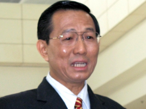 Đến tháng 3/2012, ông Cao Minh Quang lại bị Ủy ban Kiểm tra Trung ương khóa XI kiểm tra và kết luận về những vi phạm khuyết điểm như thiếu gương mẫu, vụ lợi khi vay tiền của cá nhân là lãnh đạo doanh nghiệp thuộc phạm vi phụ trách. Phát ngôn, phản ánh không chính xác, thiếu thận trọng về một số vụ việc tại Bộ Y tế…Ông Cao Minh Quang còn có nhận xét, đánh giá tùy tiện, không mang tính chất xây dựng đối với cán bộ cấp dưới; vi phạm quy chế làm việc của cơ quan Bộ Y tế…