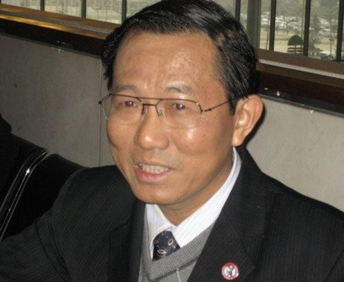Cuối năm 2012, mặc dù còn tuổi công tác nhưng ông Cao Minh Quang không được Thủ tướng bổ nhiệm lại chức Thứ trưởng Bộ Y tế. Ông được điều chuyển làm chuyên viên, sau đó nghỉ hưu.