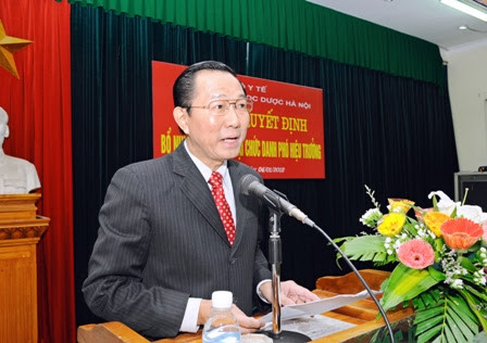 Mới đây, Cơ quan CSĐT Bộ Công an đã khởi tố bị can, bắt bị can để tạm giam đối với ông Cao Minh Quang, cựu Thứ trưởng Bộ Y tế về tội "Thiếu trách nhiệm gây hậu quả nghiêm trọng". Ông Quang bị khởi tố liên quan vụ án xảy ra tại Bộ Y tế, Công ty cổ phần Dược phẩm Cửu Long và các đơn vị liên quan.