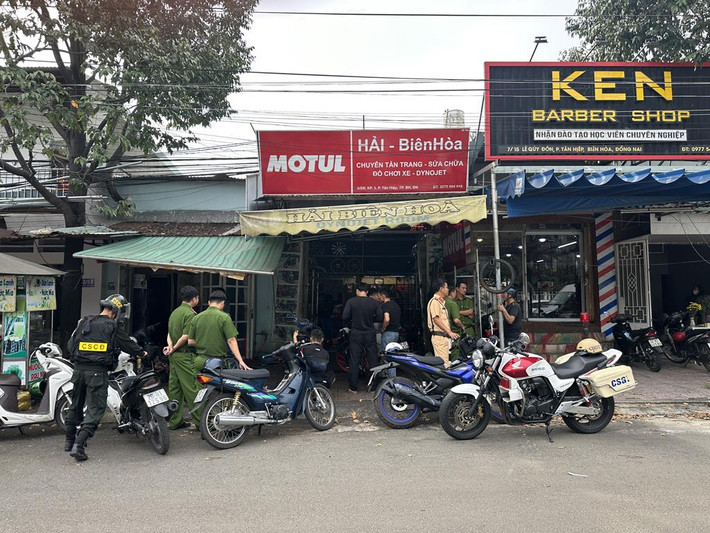 Thời gian gần đây trên địa bàn tỉnh Đồng Nai liên tiếp xảy ra những vụ việc thanh, thiếu niên sử dụng hung khí có dấu hiệu gây rối trật tự công cộng và tụ tập đua xe trái phép, cướp, cướp giật tài sản. Đặc biệt là có những nhóm thanh, thiếu niên ở những tỉnh thành khác về địa bàn Đồng Nai để “độ chế” xe, tổ chức đua xe trên các tuyến quốc lộ.