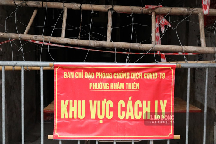 Lãnh đạo quận Đống Đa yêu cầu các đơn vị xác định nhiệm vụ "chung sống với dịch bệnh, nhưng phải kiểm soát được dịch", không để dịch lây lan ảnh hưởng đến sức khỏe, tính mạng của người dân.