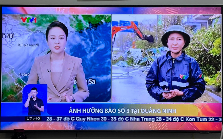 Quỳnh Hoa không phải gương mặt xa lạ với khán giả xem đài. Trước khi "cầm trịch" chương trình "Chào buổi sáng" từ năm 2021, cô từng là một trong những MC thời tiết được yêu thích nhất VTV.