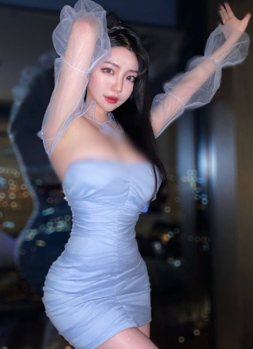 Khi được hỏi về bí quyết độ dáng, Loyewe cho biết, để có được thân hình này, cô luôn phải tập luyện rất nghiêm khắc.