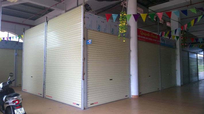 Để đưa tiểu thương vào khu chợ Hội Đô này kinh doanh, UBND tỉnh Hải Dương đã đưa ra nhiều chính sách như miễn tiền thuê mặt bằng 5 năm, miễn thuế môn bài... Sau nhiều lần vận động, hơn 200 hộ tiểu thương đã chuyển về chợ này kinh doanh buôn bán.