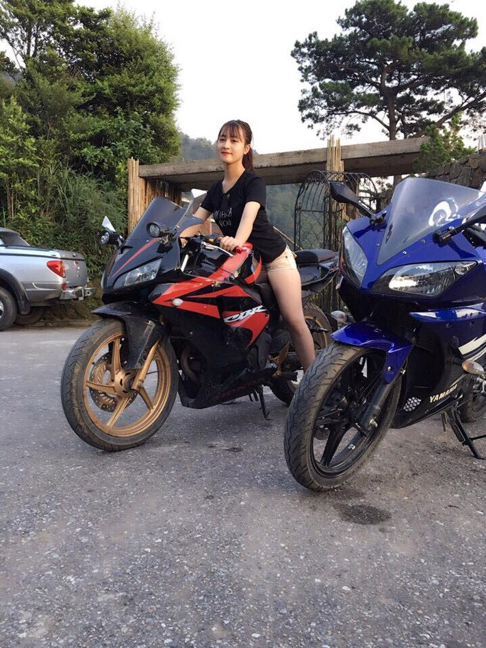 "Nay đi đường các đồng nghiệp gặp trên đường đều bảo: Lại thấy bà này trên mạng, đọc chưa? Mặt tái mét, nhìn cái tít chẳng dám vào xem, chưa kể mấy cái cmt linh tinh. Trên mạng họ nói gì em chẳng để ý, sợ nhất các đồng nghiệp với bạn bè quan trọng vấn đề quá lại xa lánh mình, cứ nhắc đến cái từ làm mình ngại. Cũng chỉ lao động như nhau chẳng qua là ăn may được mọi người biết đến thôi chứ chẳng có gì! Lao động chân tay thì quan trọng gì xấu đẹp có để làm gì đâu, tiền thì vẫn chẳng tăng xu nào, vẫn như mọi người đó thôi. Có nhận cuốc chở khách thì mới có tiền về!...
