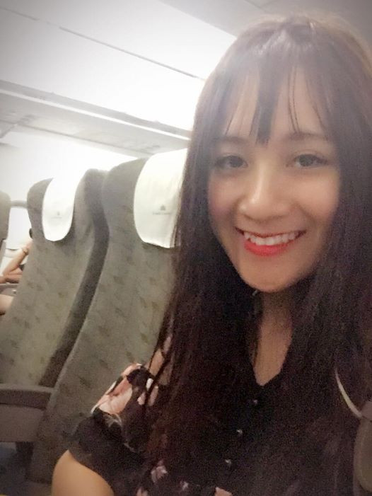 ... Nhiều khi đồng nghiệp gọi lại mải chạy không kịp nói chuyện. Hay ở lâu 1 điểm mà không nổ cuốc thì em buộc phải xin phép di chuyển thôi, nên hay bị mang tiếng chảnh. Mà đỗ lại buôn nhiệt tình quá đôi khi mang tiếng làm màu, suốt ngày buôn bán chạy thì không chạy. Còn vụ các bác đồng nghiệp xin số để thi thoảng off, em cũng muốn cho lắm nhưng cho thì lại bảo con này dễ dãi, ai xin số cũng cho, không cho thì em áy náy lại cũng mang tiếng là kiêu. Chẳng biết đường nào mà lần luôn ạ. Dân lao động đã vất vả về thể xác rồi nên không muốn khổ về tinh thần nữa đâu. Đừng soi em rồi phán xét nữa ạ! Để em còn đường bước tiếp ạ!", Thùy Trang chia sẻ về những tình huống khó xử trong công việc.