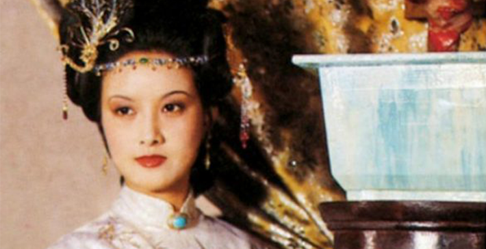 Tào Tuyết Cần đã xây dựng không ít mỹ nhân có dung mạo xinh đẹp, khí chất và tài năng hơn người. Theo một số chuyên gia, đệ nhất mỹ nhân "Hồng Lâu Mộng" là Vương Hy Phượng.