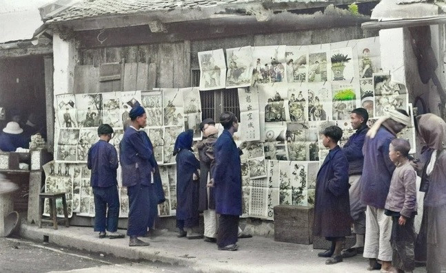 Âu Minh (sinh năm 1994) đã phục chế một số bức ảnh về các khu chợ Tết ở Hà Nội vào khoảng 100 năm trước và đăng tải tại page "Đại Nam phục ảnh". Những bức ảnh này thu hút sự quan tâm của công chúng.