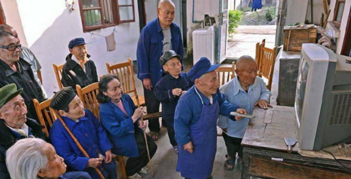 Theo Telegraph, giữa những năm 1920 - 1970, một dịch bệnh hiểm nghèo đã hủy hoại cuộc sống hạnh phúc của dân làng Yangsi, chủ yếu tác động lên lũ trẻ.