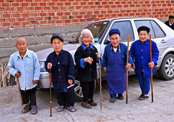 Nhưng trên thực tế, quân đội Nhật chưa bao giờ đặt chân đến vùng đất này. Năm 1997, một nghiên cứu cho thấy nồng độ thủy ngân cao trong đất, nhưng nó vẫn chưa được chứng minh có liên quan tới những triệu chứng lạ dân làng Yangsin mắc phải.