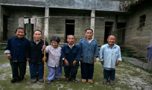 Ngày nay, người dân làng học được cách bình tĩnh đối mặt với mọi việc và nhìn cuộc sống một cách lạc quan.