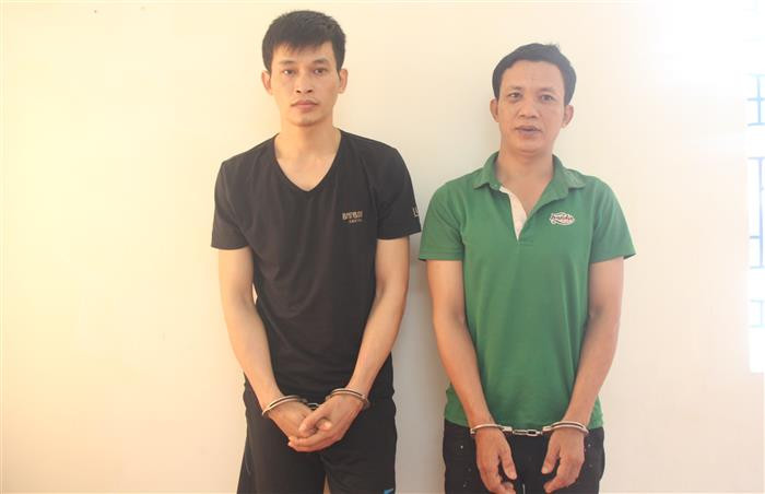 Hai con nghiện trộm tiền công đức tại đền: Ngày 9/9/2020, Công an huyện Hưng Nguyên, tỉnh Nghệ An đã bắt giữ Lê Văn Sáng (SN 1979) và Nguyễn Văn Tuân (SN 1997), cùng trú tại huyện Nghi Xuân, tỉnh Hà Tĩnh về hành vi trộm cắp tài sản. Lợi dụng đêm khuya, Sáng và Tuân đã lẻn vào đền ông Hoàng Mười, xã Hưng Thịnh trộm gần 12 triệu đồng từ hòm công đức. Trong quá trình lấy tiền, hai đối tượng bị bảo vệ đền phát hiện nên đã nhanh chân tẩu thoát. Đây là hai đối tượng nghiện, có tiền án về tội cướp và trộm cắp tài sản.