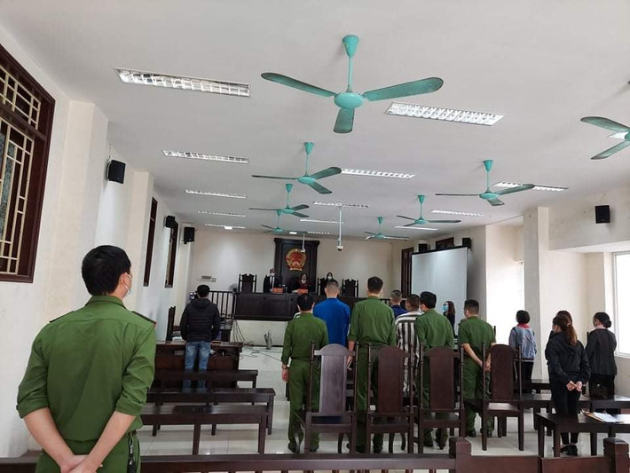 Cáo trạng của Viện KSND tỉnh Thái Bình nêu rõ, đầu năm 2018, anh Trần Văn Thuân (34 tuổi) và anh Trần Ngọc Hoàng (38 tuổi), cùng là lái xe ở tỉnh Thái Bình) xảy ra mâu thuẫn trong việc đón trả khách tuyến Hà Nội - Thái Bình và chiều ngược lại. Anh Thuân sau đó nhờ Tiến tới gặp anh Hoàng đề nghị thay đổi khung giờ đón trả khách trên tuyến.