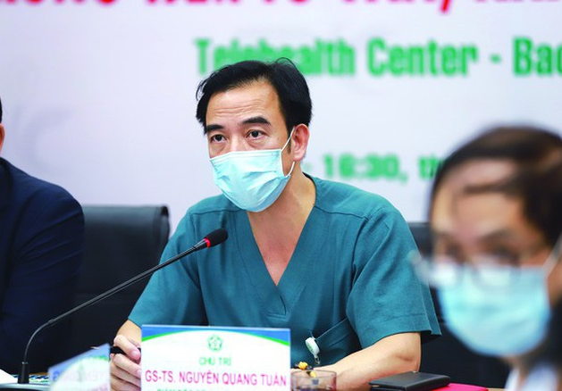 Trước khi bị khởi tố, vào cuối tháng 7/2021, ông Nguyễn Quang Tuấn dẫn đầu đoàn y, bác sĩ Bệnh viện Bạch Mai vào chi viện cho TP Hồ Chí Minh chống dịch COVID-19.