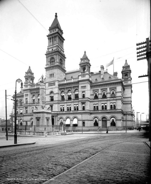 Tòa nhà bưu điện được xây dựng ở vị trí rộng rãi tại Baltimore, Maryland năm 1903.