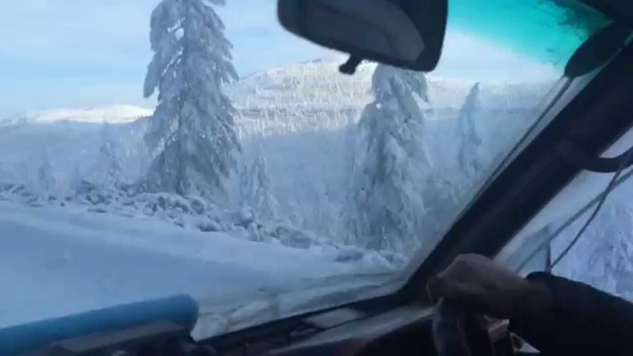 Kolyma là tuyến đường bộ duy nhất để ra vào thành phố Yakutsk. Cung đường này khiến nhiều người "thót tim" khi một phần là sông Lena.