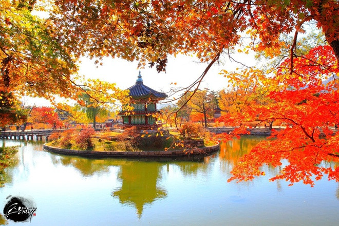 Hàn Quốc (Đại Hàn Dân Quốc), còn được gọi bằng các tên khác là Nam Hàn, Đại Hàn, Nam Triều Tiên, là quốc gia thuộc Đông Á, nằm ở nửa phía Nam của bán đảo Triều Tiên.