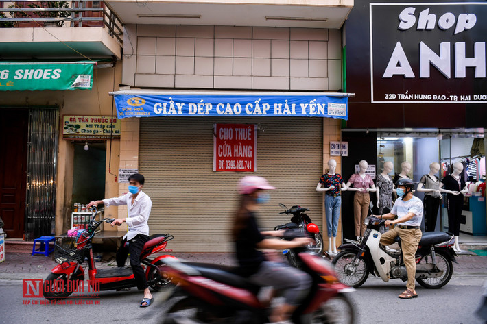 Dù đã được mở cửa trở lại từ ngày 01/04, những nơi vẫn được xem là "đất vàng ", là thiên đường mua sắm, vẫn đìu hiu do dịch COVID-19.