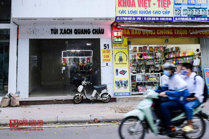 Đến thời điểm hiện tại tỉnh Hải Dương đã ngăn chặn, kiểm soát hoàn toàn bệnh COVID-19, Khoảng 95% số lượng doanh nghiệp trên địa bàn đã hoạt động trở lại, vừa sản xuất vừa chống dịch an toàn. Người đứng đầu các đơn vị phải thường xuyên tuyên truyền, yêu cầu nhân dân thực hiện nghiêm túc 5K. Tỉnh tiếp tục tạm dừng hoạt động các dịch vụ không thiết yếu có nguy cơ làm lây lan dịch bệnh, khó kiểm soát, như: quán bar, vũ trường, karaoke, massage, rạp chiếu phim, quán game internet cho đến hết ngày 15/4.