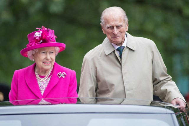Trong lễ kỷ niệm 50 năm ngày cưới Nữ hoàng Anh Elizabeth II làm vợ, Hoàng thân Philip tiết lộ bí quyết "giữa lửa" hôn nhân kéo dài 74 năm qua: “Lòng khoan dung là "gia vị" cần thiết của bất kỳ cuộc hôn nhân hạnh phúc nào".