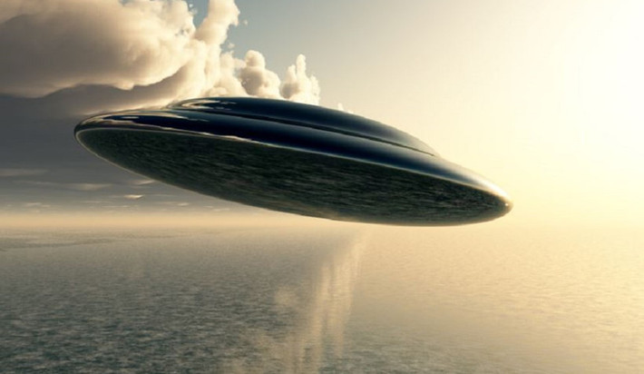 Linda bị các sinh vật bí ẩn đưa lên UFO. Sau đó, cô không biết bị đưa đi đâu và làm những gì.
