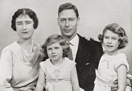 Hoàng hậu Elizabeth Bowles-Lyon sinh được 2 con gái gồm: Elizabeth Alexandra Mary (người sau này trở thành Nữ hoàng Elizabeth II) và Margaret Rose.