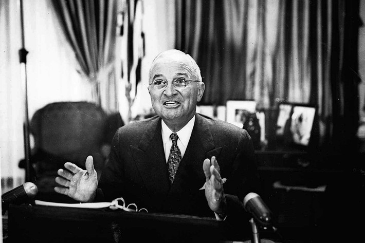 Tháng 8/1952, Tổng thống Truman quyết định ân xá cho Collazo. Theo đó, bản án của gã từ tử hình giảm xuống tù chung thân. Vào năm 1979, Tổng thống Jimmy Carter ân xá cho tên tội phạm ám sát ông Truman. Sau khi được tự do, Collazo bị trục xuất về Puerto Rico.