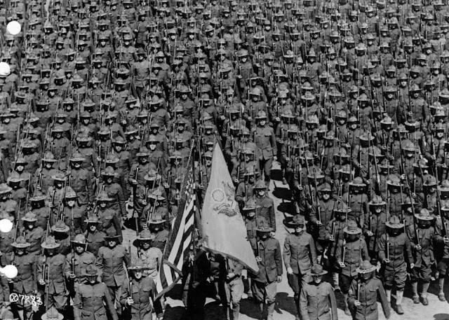 Sau hơn 2 năm giữ thế trung lập, Mỹ chính thức tham gia Thế chiến 1 kể từ ngày 6/4/1917. Do đó, chính quyền Mỹ gia nhập lực lượng của Anh, Pháp, Italy và Nga chống lại các nước Đức, Áo-Hungary và Thổ Nhĩ Kỳ.