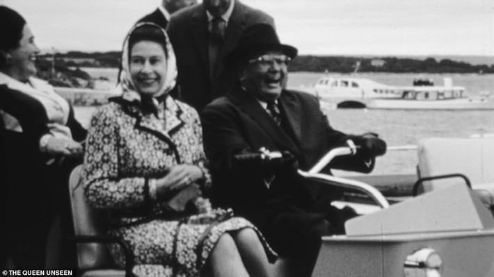 Nữ hoàng Elizabeth II tươi cười rạng rỡ trong chuyến thăm Belgrade năm 1972