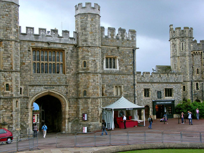 Những câu chuyện ma quái xảy ra tại lâu đài Windsor thu hút sự quan tâm của công chúng. Thế nhưng, đến nay, những sự việc này vẫn chưa được khoa học chứng minh. Các chuyên gia chưa thể khẳng định hồn ma có thật hay không.
