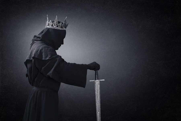 Do lên ngai vàng khi mới 10 tuổi nên Richard II không thể tự cai trị một mình. Trong bối cảnh đó, một hội đồng hoàng gia được thành lập để giúp nhà vua trẻ xử lý chuyện triều chính. Theo thời gian, hội đồng càng nắm quyền lực lớn khiến Hạ viện nghi ngờ họ thao túng nhà vua. Vậy nên, hội đồng này dừng hoạt động vào năm 1380.