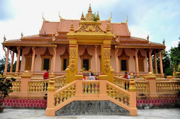 Tại Sóc Trăng có bảo tàng dân tộc Khmer, tọa lạc tại thành phố Sóc Trăng. Đây là một trong những địa điểm du lịch Sóc Trăng thú hút du khách.