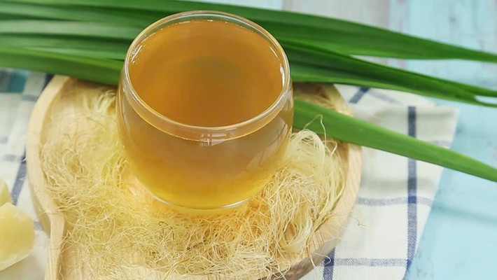 Râu ngô nhìn có vẻ vô dụng nhưng thực tế, nó có thể thúc đẩy quá trình chuyển hóa nước trong cơ thể, đẩy nhanh quá trình thải ẩm. Uống một cốc mỗi ngày và cơ thể bạn sẽ cảm thấy nhẹ nhàng hơn.