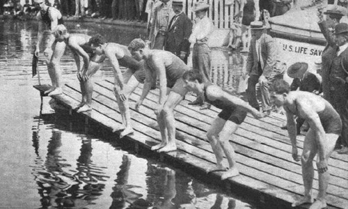 Do vậy, nhiều nội dung thi đấu trong Olympic 1904 có rất ít đối thủ cạnh tranh. Trong sự kiện đó, một vấn đề đặt ra là một số vận động viên giành huy chương trong Olympic 1904 là người nhập cư. Do vậy, không ít người đặt ra nghi vấn về quốc tịch của họ. Ví dụ như vận động viên bơi lội Francis Gailey đoạt được 4 huy chương tại Olympic 1904. Ông đã đến Mỹ trước khi diễn ra sự kiện thể thao này và tham gia câu lạc bộ Olympic San Francisco. Tuy nhiên, các nhà sử học gần đây khẳng định Gailey là công dân Australia vào thời điểm đó.
