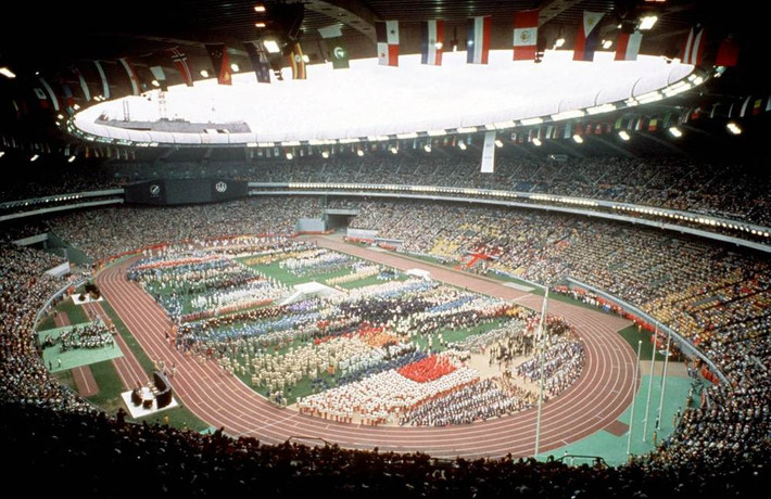Tháng 5/1970, thành phố Montreal giành được quyền đăng cai Thế vận hội mùa Hè 1976. Theo đó, Thế vận hội mùa hè diễn ra tại thành phố Montreal, Canada năm 1976. Theo ước tính, để tổ chức sự kiện thể thao hoành tráng này, Canada đã bỏ ra 1,61 tỷ USD. Trước đó, Canada dự kiến chi phí tổ chức Thế vận hội mùa hè 1976 là 124 triệu USD.