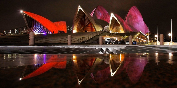 Nhà hát Opera Sydney là kiệt tác của kiến trúc sư người Đan Mạch Jørn Utzon. Công trình mang tính biểu tượng này của Australia chính thức đi vào hoạt động năm 1973.